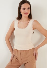 LELA Slim Fit - Top - stone colored