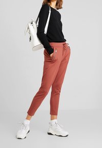 Vero Moda Tygbyxor - brown