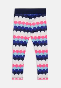 Leggings colorés avec un motif de vagues en forme de coquille en navy, rose, bleu clair et blanc. Fabriqués en tissu extensible et doux avec une taille navy.