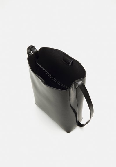 AESTHER EKME SAC BUCKET - Skuldertasker - black