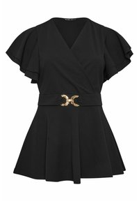 Vestito nero avvolgente con maniche corte svasate, caratterizzato da una cintura con dettaglio dorato e chiusura decorativa. Tessuto morbido e texturizzato; corpino aderente, gonna svasata.