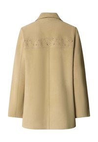 Beige langærmet jakke med krave, med dekorativ laserudskåret blomstermønster over den øverste del af ryggen.