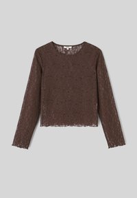 Haut en dentelle marron à manches longues avec un col rond et des bords festonnés, présentant un motif floral délicat sur tout le tissu.
