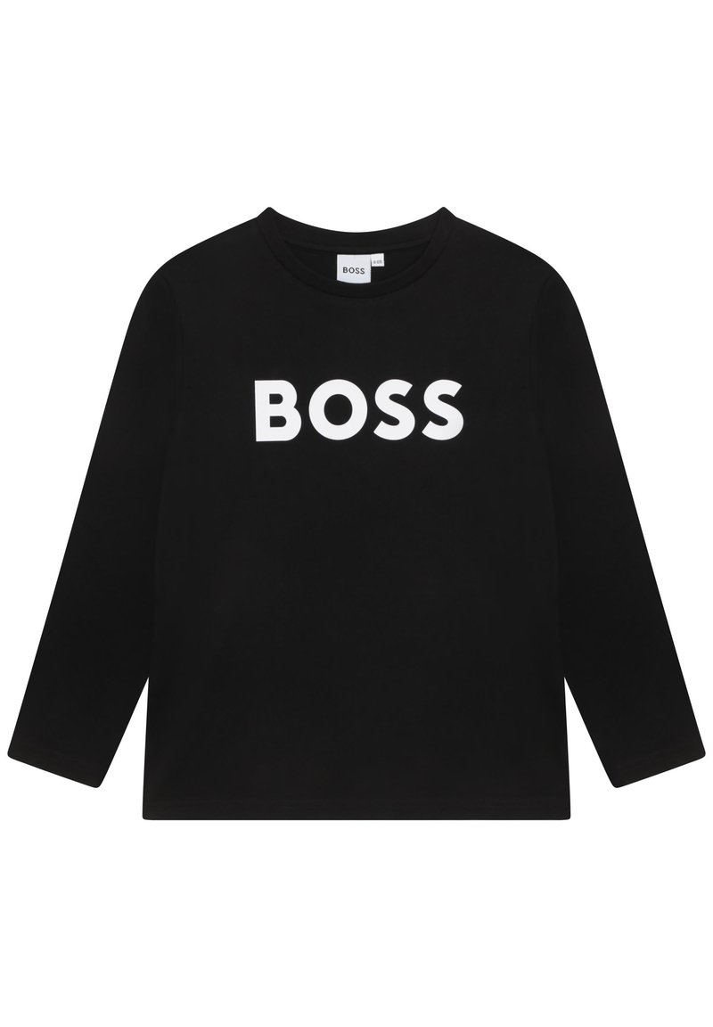 Camiseta negra de manga larga hecha de tela suave, con un gran logotipo blanco "BOSS" en el centro y un cuello redondo.