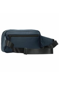 Dunkelblaue Bauchtasche mit vorderer Reißverschlusstasche und verstellbarem schwarzen Schultergurt, flach auf einem weißen Hintergrund liegend.