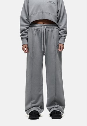 RAW SEAM WIDE LEG PANTS - Tracksuit bottoms - grey