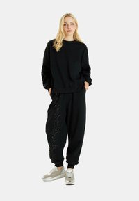 Alma en Pena Pantalones deportivos - nero