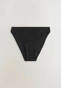 Czarny dół bikini z delikatnym wzorem w panterkę, o średnim stanie i gładkiej teksturze. Wykonany z elastycznego materiału dla wygody.