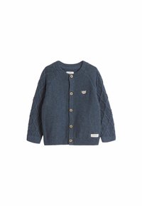 Sininen neulekortti, jossa on pyöreä kaula-aukko, hihoissa timanttikuvio, puunapit ja pieni eläinlogo rinnassa.