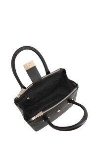 Zwarte leren handtas met gouden hardware, ritssluiting en twee handvatten bovenaan. Het interieur heeft een zwarte gestreepte voering en compartimenten.