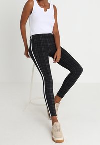 ONLY Leggings - Byxor - black