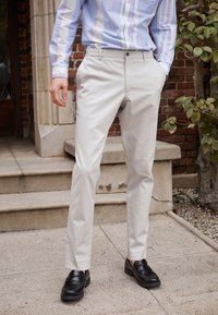 Next SLIM FIT - Chino hlače - light stone elasticated waist