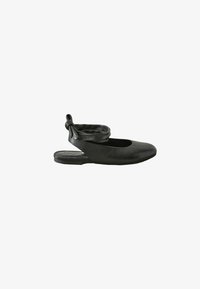Valittu, black