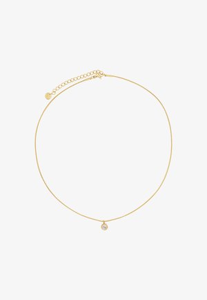 Ogrlica zlatnog tona s tankim lancem i okruglim privjeskom koji sadrži središnji proziran kamen okružen manjim draguljima.