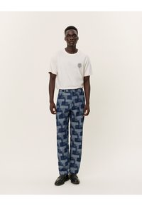 Les Deux RYDER - Brīva piegriezuma džinsi - dark denim blue