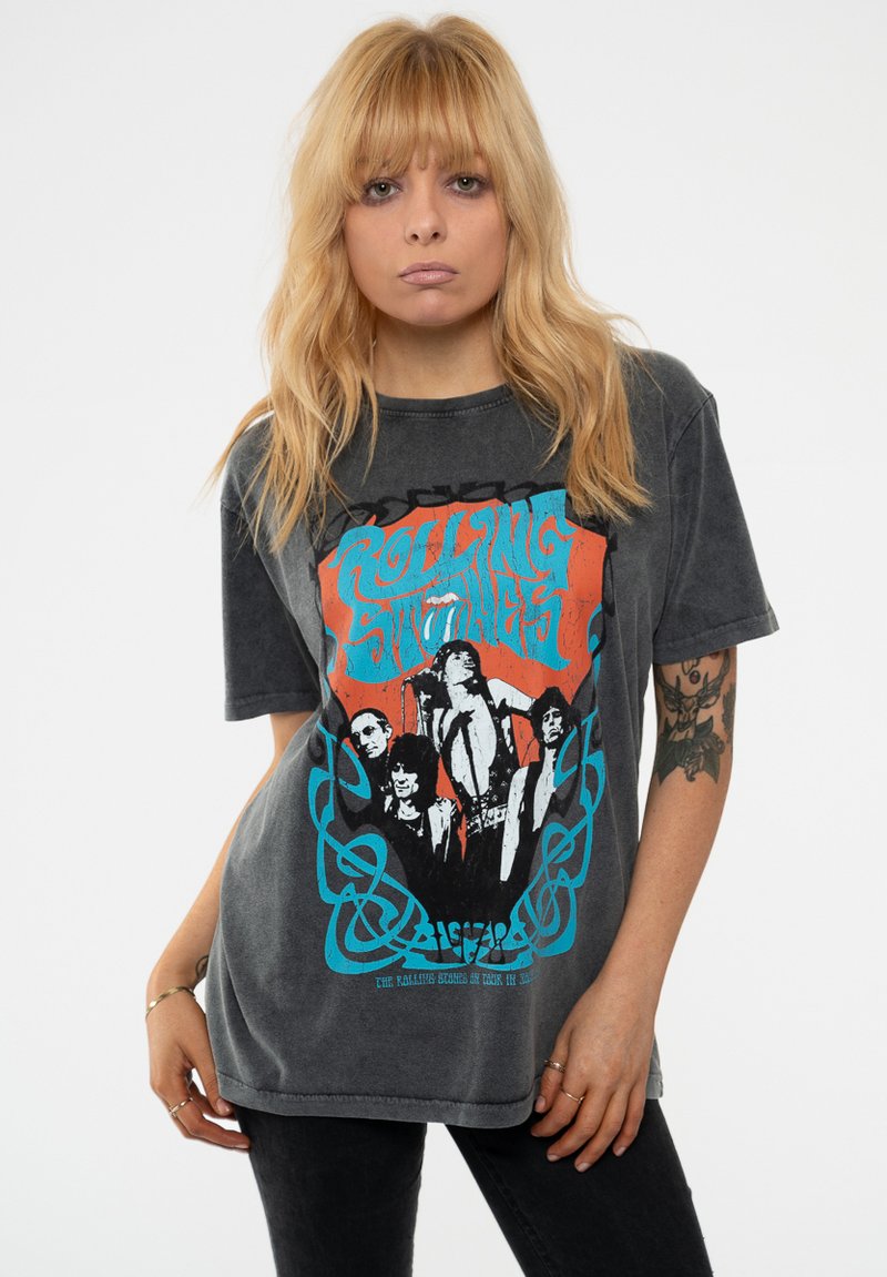 Gray oversized t-shirt with a vibrant graphic design featuring a red and blue Rolling Stones logo and band images. Short sleeves, casual fit.