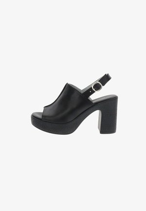 Schwarze Leder-Slingback-Sandale mit offenem Zehenbereich, verstellbarem Schnallenriemen und strukturierter Blockabsatz-Plattform.