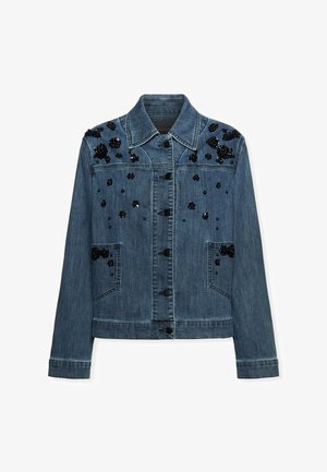 Spijkerjack van donkerblauw denim met zwarte bloemmotief pailletten op de schouders, knoopsluiting en twee zakken aan de voorkant.