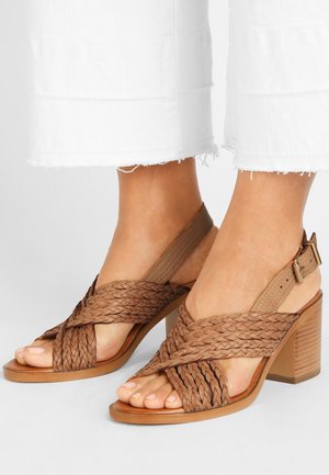 Inuovo Páskové sandály  - brown