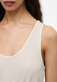 Rouge Edit RUNDHALS - Tops - super light natural melan