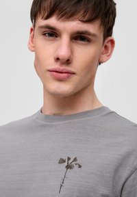 QS T-Shirt print - taubengrau