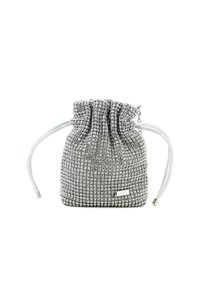 Borsa a sacco intrecciata argento con superficie texture, parte superiore arricciata e corde bianche lisce. Presenta un piccolo etichetta metallica nella parte frontale.