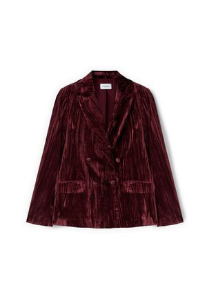Burgundowa aksamitna marynarka z podwójnym zapięciem, z klapami o kroju szpic i dwoma kieszeniami z przodu, z teksturowanym wykończeniem materiału.