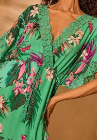 Love & Roses REGULAR FIT - TRIM DETAIL BELTED COVER-UP - Strandkiegészítő - green tropical