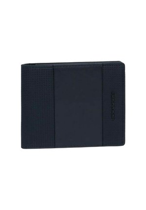 Dunkelblaue Geldbörse aus strukturiertem Stoff mit einem glatten Akzentpaneel; verfügt über ein Logo auf der Vorderseite und ein klappbares Design für Karten und Bargeld.