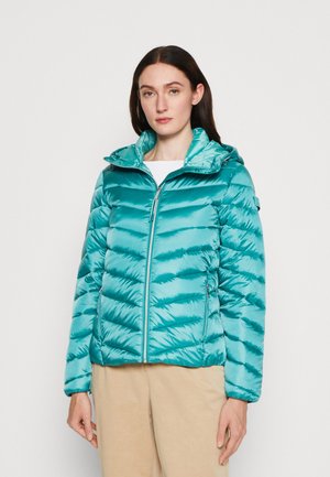 Veste matelassée teal avec une fermeture éclair à l'avant, une capuche et un quilting diagonal. Dispose de poignets élastiques et de poches latérales, fabriquée en matériau brillant et isolant.