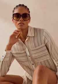 Next ARM DETAIL SQAURE - REGULAR FIT - Ochelari de soare - black