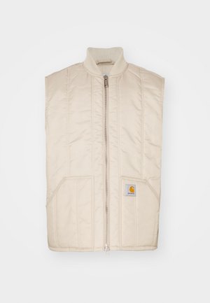 Licht beige mouwloze vest met een rits aan de voorkant, zijzakken en een gekwilt textuur. Heeft een klein vierkant logo op de linkerzak.