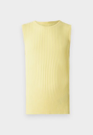 Top galben fără mâneci, cu textură ribbed, design ajustat și gât rotund. Materialul pare elastic și ușor, potrivit pentru diverse ocazii.