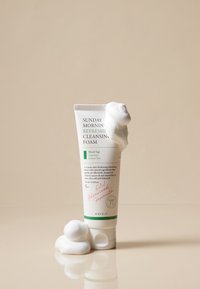 AXIS-Y SUNDAY MORNING REFRESHING CLEANSING FOAM - Detergente