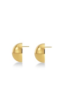 Guld halvkula örhängen med en slät, reflekterande yta och nål-baksidan. Minimalistisk design med en polerad yta.