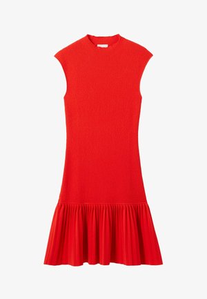 Robe rouge vif sans manches en tissu texturé avec un large ourlet plissé en bas.