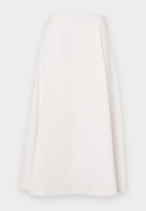 Knee-pikkus, valgest A-lõikega seelik, mis on valmistatud siledast kangast. Seelikul on lame vöökoht ja peened voldid, mis lisavad vormi ja liikumist.