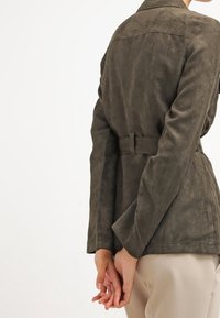 Dorothy Perkins Kurtka wiosenna