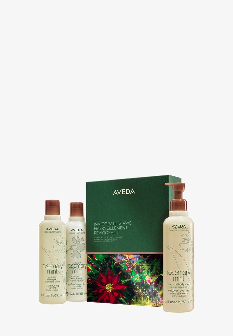 Ensemble de produits Aveda dans une boîte verte avec une image florale vive ; comprend deux bouteilles de shampooing au romarin et à la menthe et une bouteille de gel lavant pour les mains et le corps.