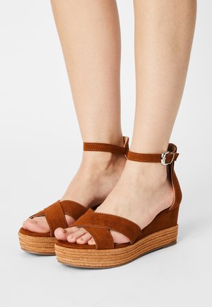 Bullboxer 268003F2T - Platform sandals - cognac