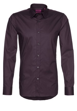 Pitkähihainen tumma liila Hugo Boss paita napillinen edestä ja terävä kaulus, esitetty edestä valkoisella taustalla.