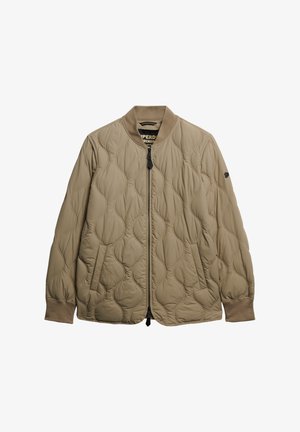 Veste bomber matelassée brun clair avec un motif de couture en vagues, des poignets et un col côtelés, une fermeture éclair à l'avant et des poches latérales.