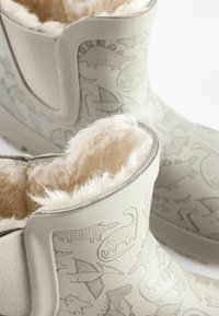 Thumbnail Image 5