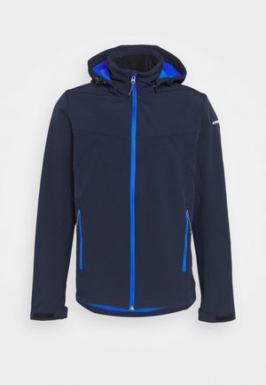 Granatowa kurtka softshell z jasnoniebieskim zamkiem błyskawicznym i detalami na kieszeniach, regulowanym kapturem oraz zapięciami na rzepy na nadgarstkach.