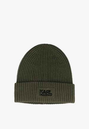 Zelená pletená čepice s ribbovanou texturou a ohnutým okrajem. Obsahuje černou nálepku s názvem "KARL" a "LAGERFELD" výrazně zobrazeným.