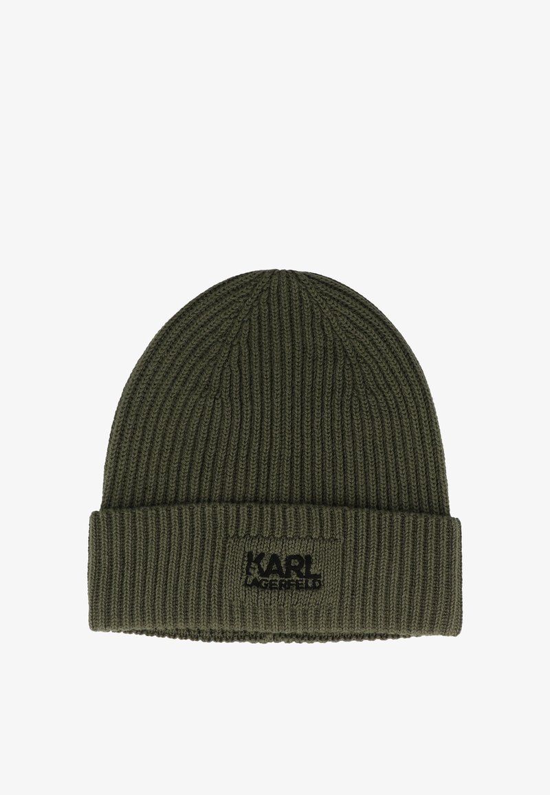 Zelená pletená čepice s ribbovanou texturou a ohnutým okrajem. Obsahuje černou nálepku s názvem "KARL" a "LAGERFELD" výrazně zobrazeným.