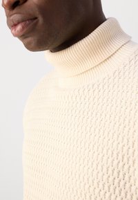Lindbergh ROLL NECK STRUCTURE SWEATER - Maglione - ecru