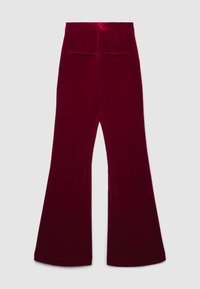 Pantalon évasé en velours bordeaux profond avec une texture lisse, doté de deux poches arrière et d'une taille haute.
