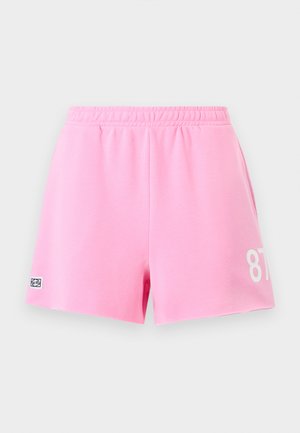 Pantaloni scurți cu talie elastică roz, cu buzunare laterale, imprimeu alb "87" pe piciorul drept și un logo mic alb-negru pe tivul stâng.
