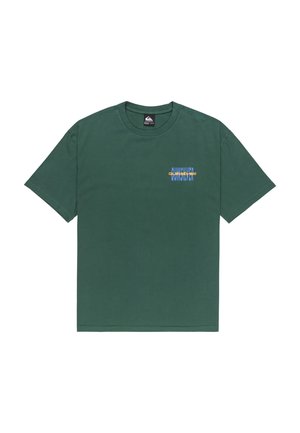Groene katoenen T-shirt met een ronde hals, korte mouwen en een Quiksilver-logo in geel en blauw op de voorkant. Soepele textuur.